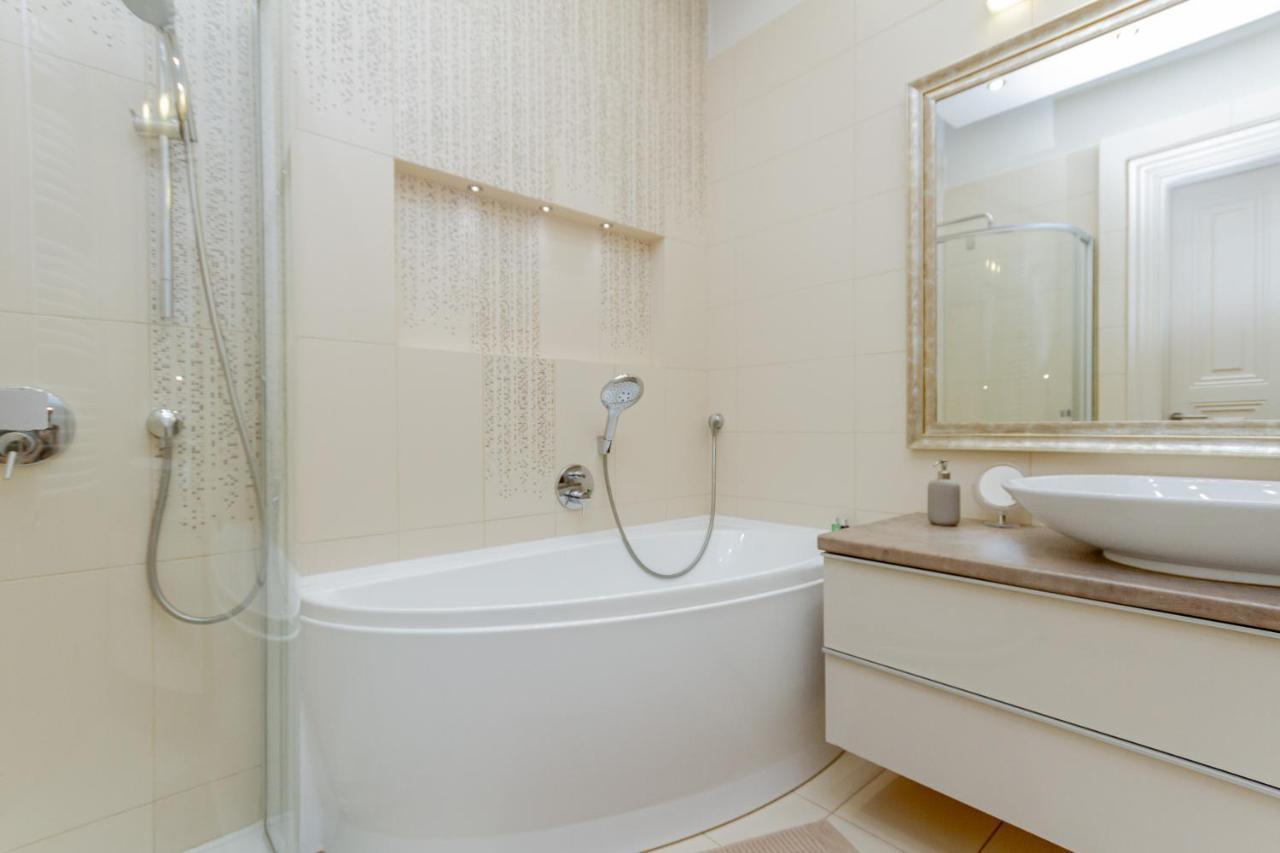 Andrassy Str. Luxury Apartment Budapest Luaran gambar